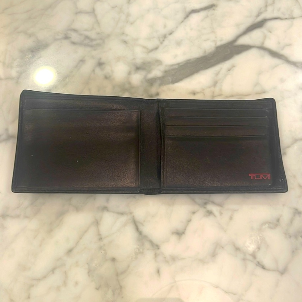 Tumi leather men’s bi-fold wallet